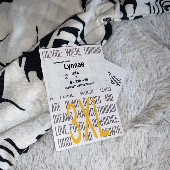 NWT - LuLaRoe Floral Top - Picture 5 of 8